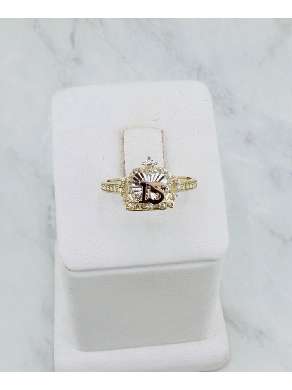 10K Solid Gold Sweet 15 Ring – 15 Años corona